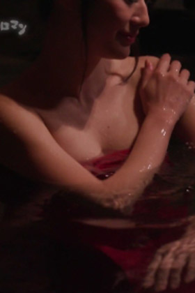 吉山りさ(39)の入浴姿の美熟女ハミ乳おっぱいがけしからんｗｗ【エロ画像】