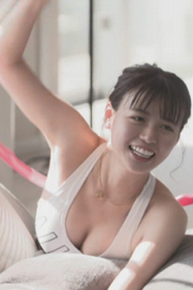 井口綾子さん、胸チラおっぱいで男を誘惑してしまう問題画像がコレｗｗｗ【エロ画像】